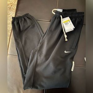 Nike Standard Issue Basketball Pants